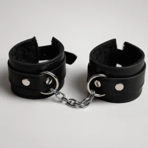 Esposas de Cuero con Cadena y Hebilla Regulable